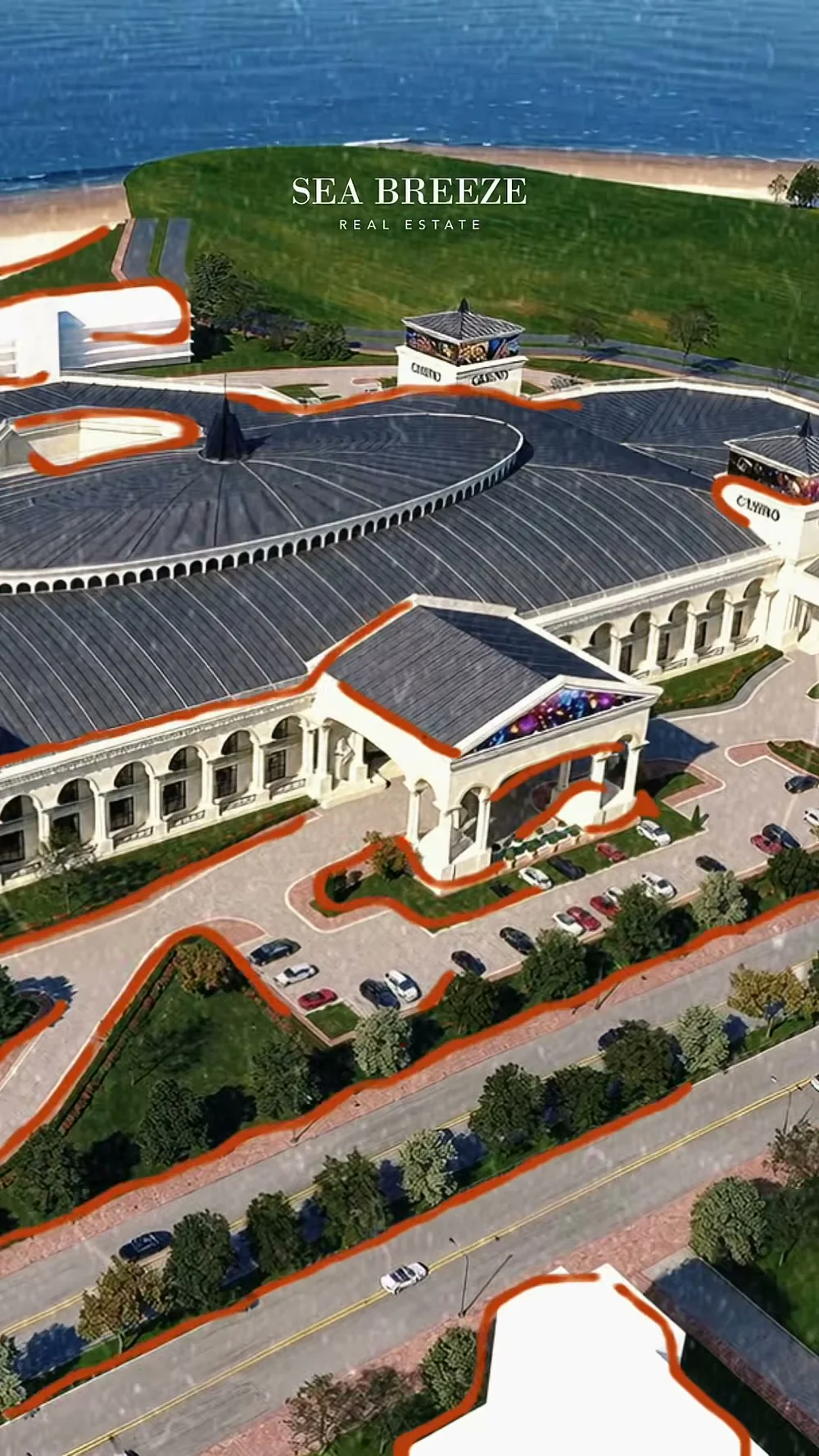 Здание с надписью CASINO и арками у моря