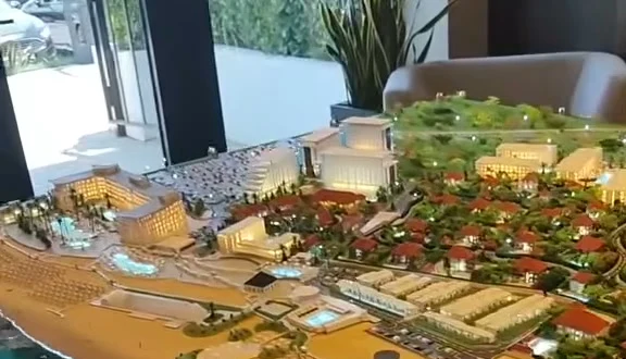 Макет курорта весной 2024 года: пляжи и кварталы вдоль берега